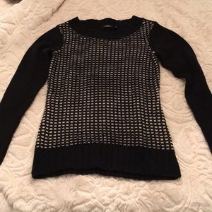 Daisy Fuentes black patterned knit sweater